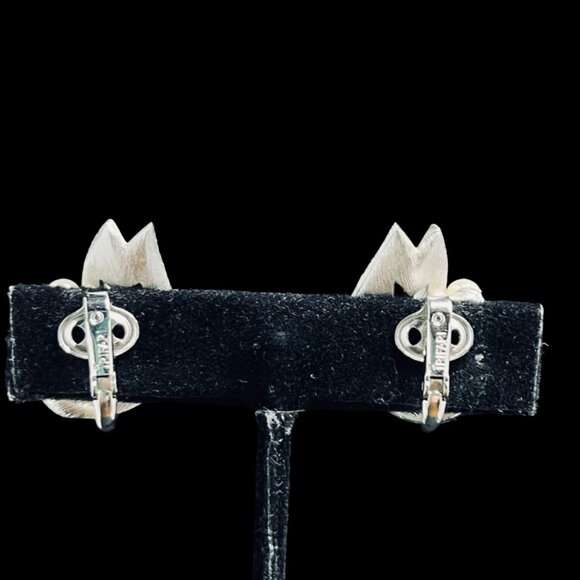 Vintage Crown Trifari Silver Tone Leaf Clip On Earrings (5272) - Picture 5 of 6